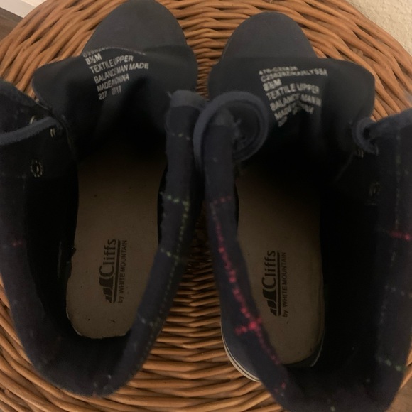 CLIFFS by White Mountain Karlyssa Hiking Boots - Picture 6 of 9